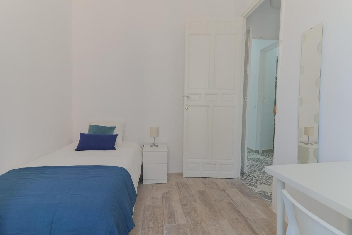 C11 - Cosy 7 Bedrooms In Plaza Merced Malaga Exterior photo